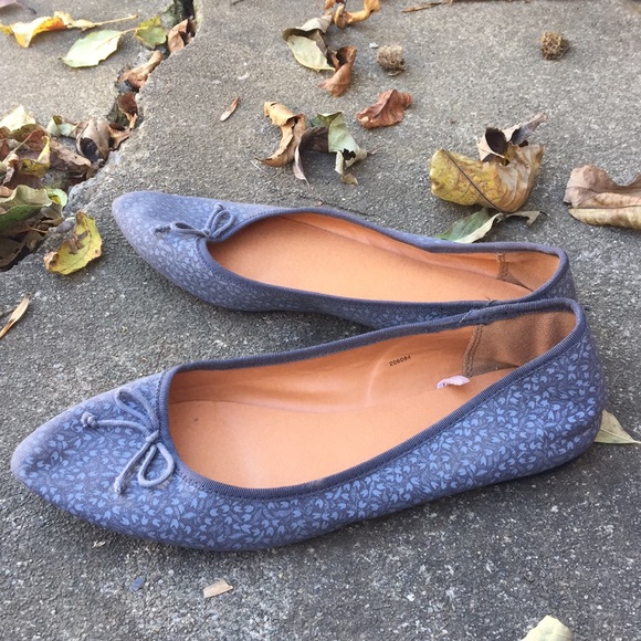 GAP Shoes - Women's Gap Floral Denim Pattern Flats Size 10M